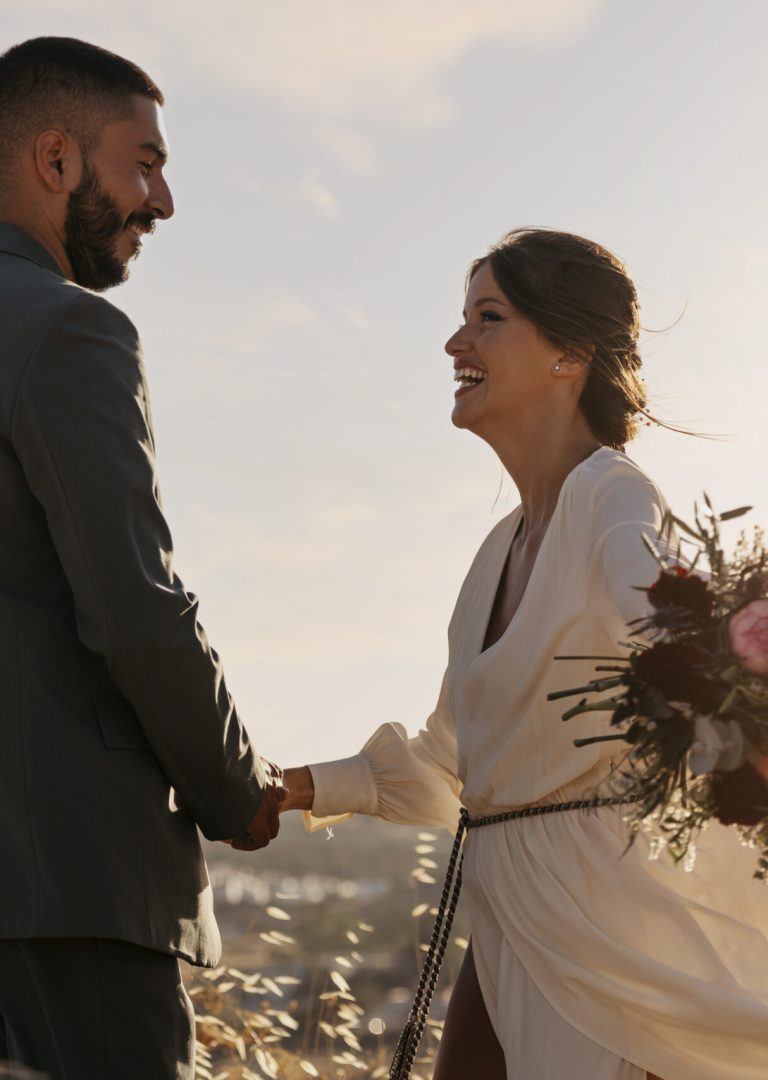 medium-shot-married-couple-with-flowers